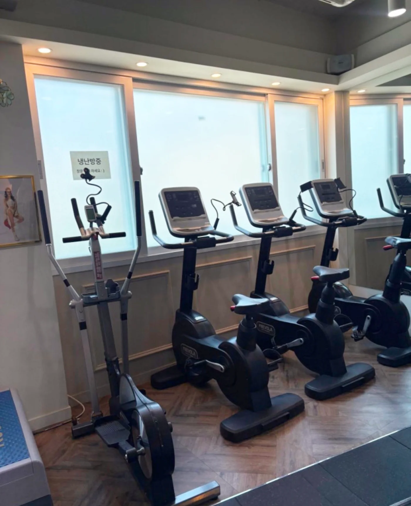 토니바디W우먼 사이클·유산소 존